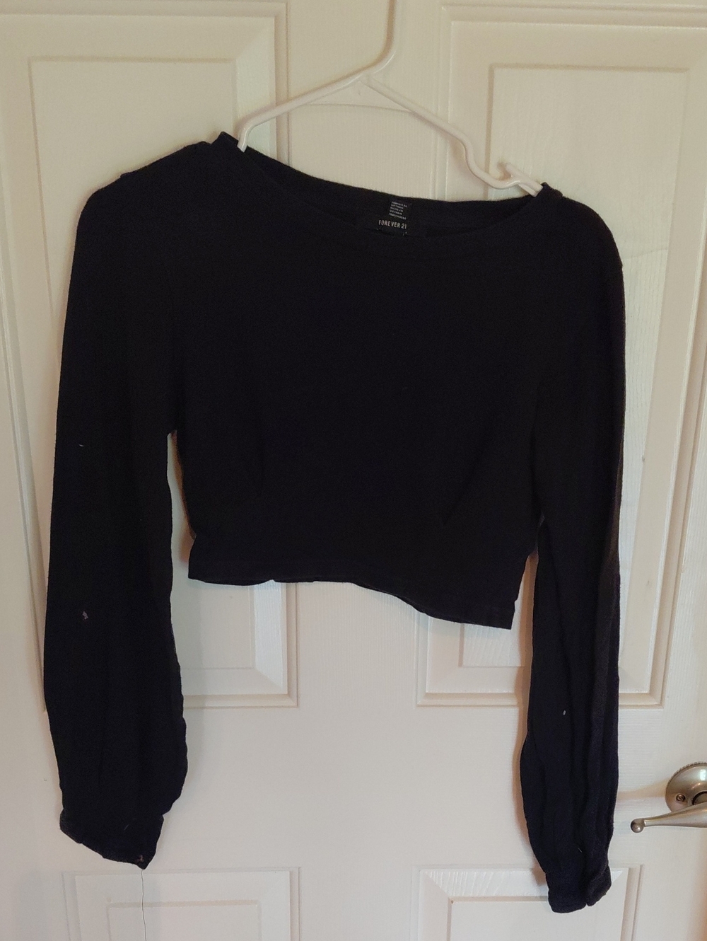 Forever 21 Black Long-Sleeve Cropped Tee